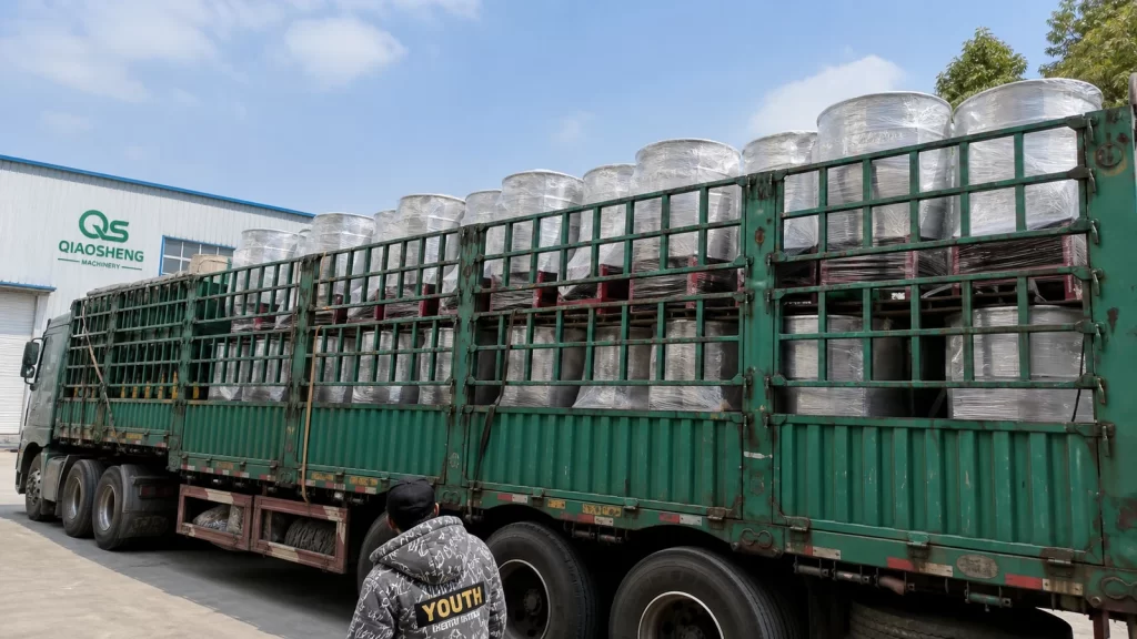 Stainless Vertical Feed Mixer truck loading